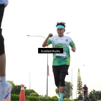 Runner Photo 7837160