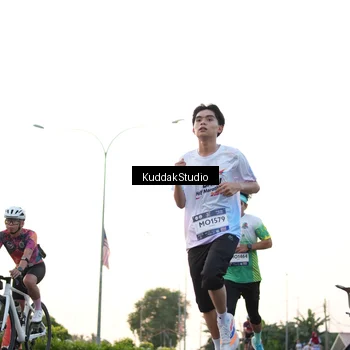 Runner Photo 7837164