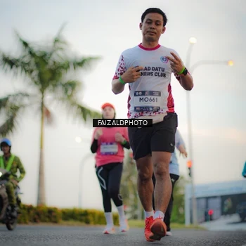 Runner Photo 7871420