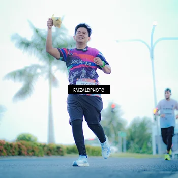 Runner Photo 7873912