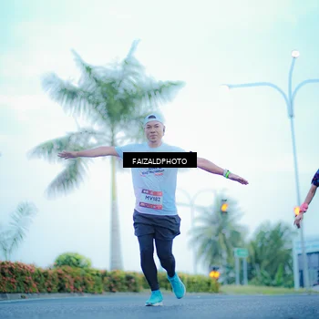Runner Photo 7874076