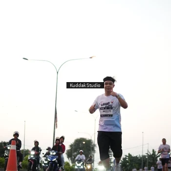 Runner Photo 7874143