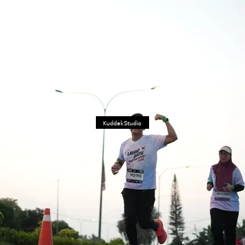 Runner Photo 7874242