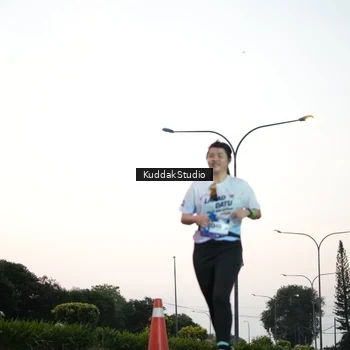Runner Photo 7874338