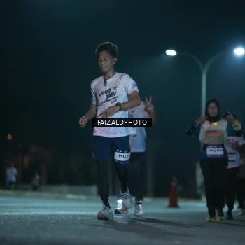 Runner Photo 7875135