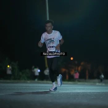 Runner Photo 7876153