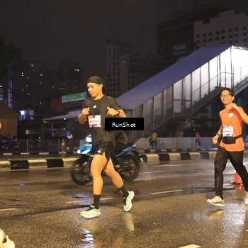 Runner Photo 7882564