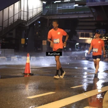 Runner Photo 7882750