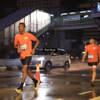 Runner Photo 7882770