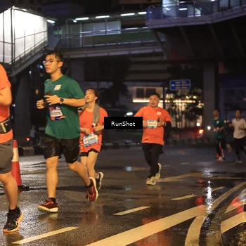 Runner Photo 7882864