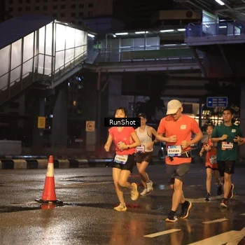 Runner Photo 7882884