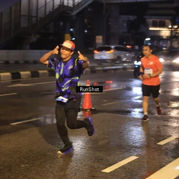 Runner Photo 7883642