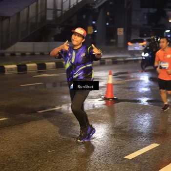Runner Photo 7883648