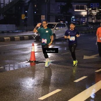 Runner Photo 7884064