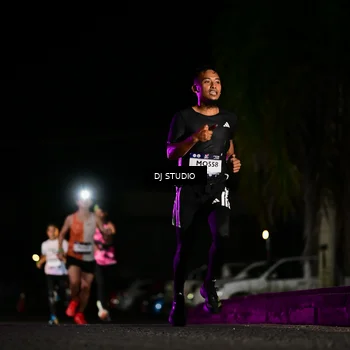 Runner Photo 7884072