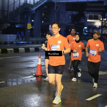 Runner Photo 7885113