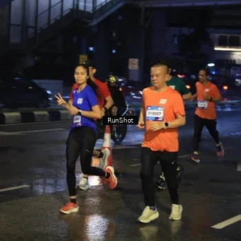 Runner Photo 7885313
