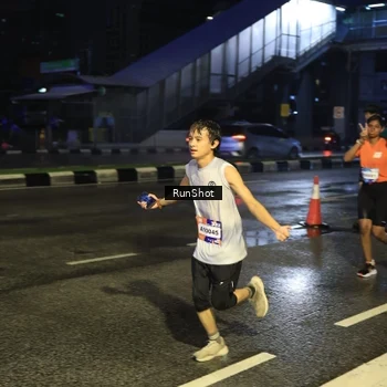 Runner Photo 7885549