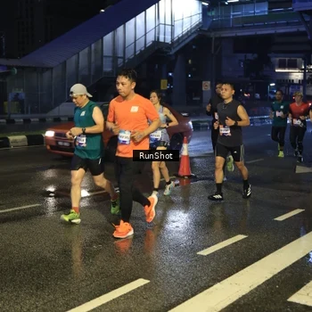 Runner Photo 7885751