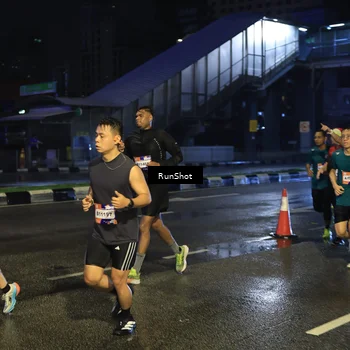 Runner Photo 7885791