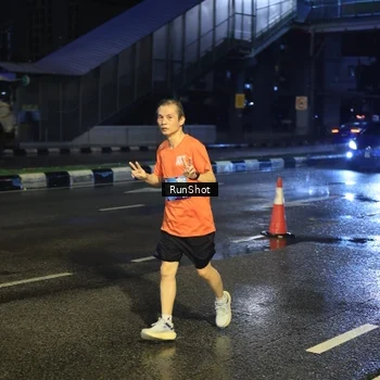 Runner Photo 7885990