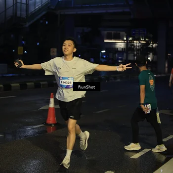 Runner Photo 7889878
