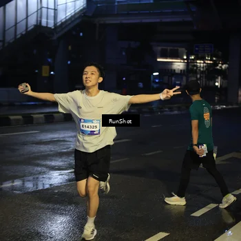 Runner Photo 7889899