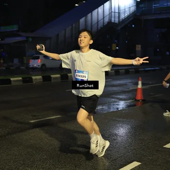 Runner Photo 7889909