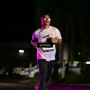 Runner Photo 7890003