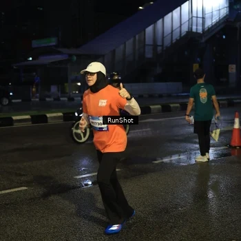 Runner Photo 7890005