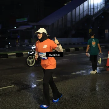 Runner Photo 7890006