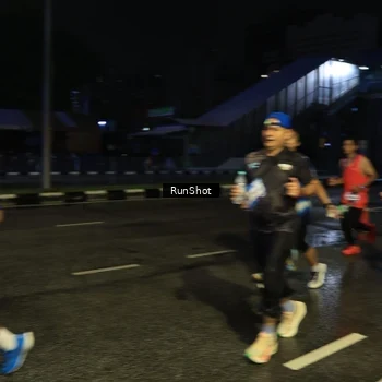 Runner Photo 7890415
