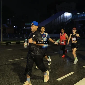 Runner Photo 7890424