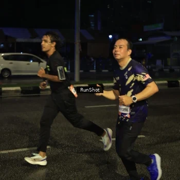 Runner Photo 7890551