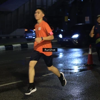 Runner Photo 7890942