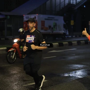 Runner Photo 7899300