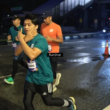 Runner Photo 7900093