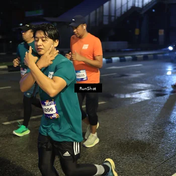 Runner Photo 7900110