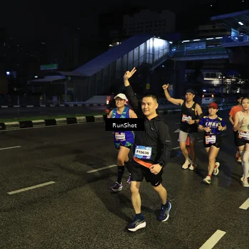 Runner Photo 7900291
