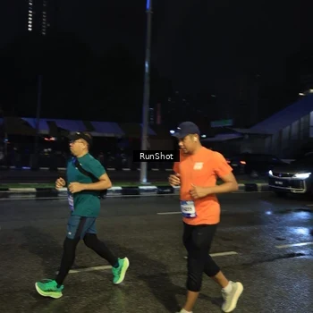 Runner Photo 7900367