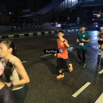 Runner Photo 7900376