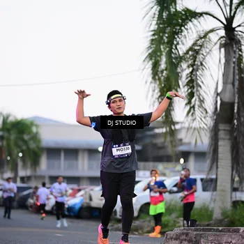 Runner Photo 7900378