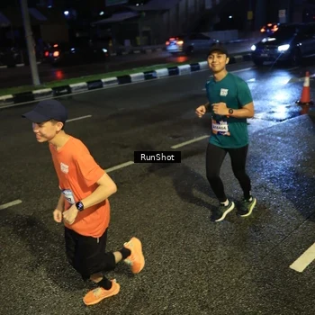 Runner Photo 7900404