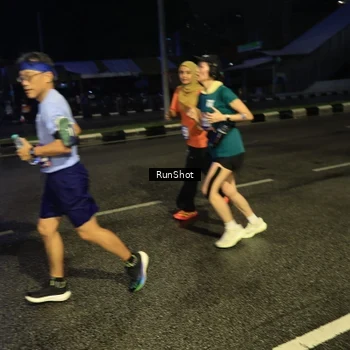 Runner Photo 7900662