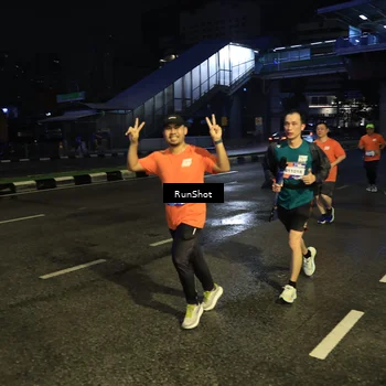 Runner Photo 7901798