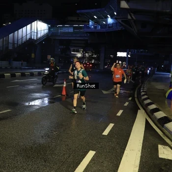 Runner Photo 7902311