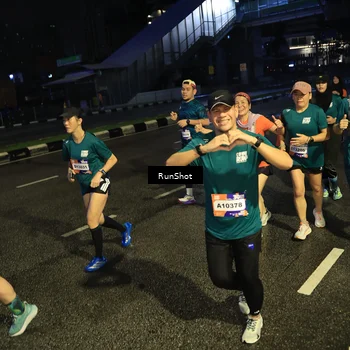 Runner Photo 7902497
