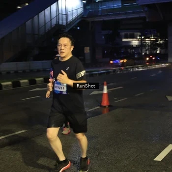 Runner Photo 7903121