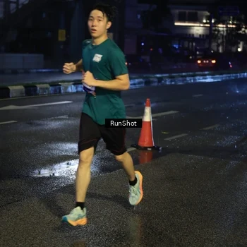 Runner Photo 7903690