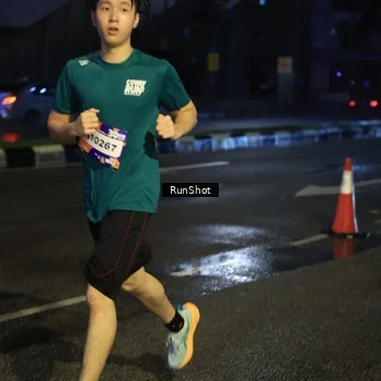 Runner Photo 7903697